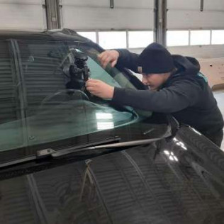 Mobile Windshield Repair | Flint & Chesterfield Township, MI | Kiss My